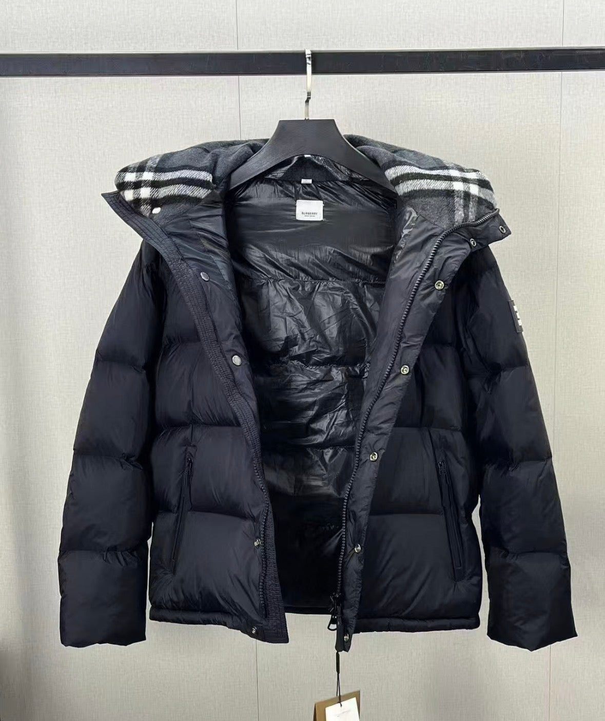 Burberry convertible jacket (Fast Delivery 1-3 Days only on Size S)