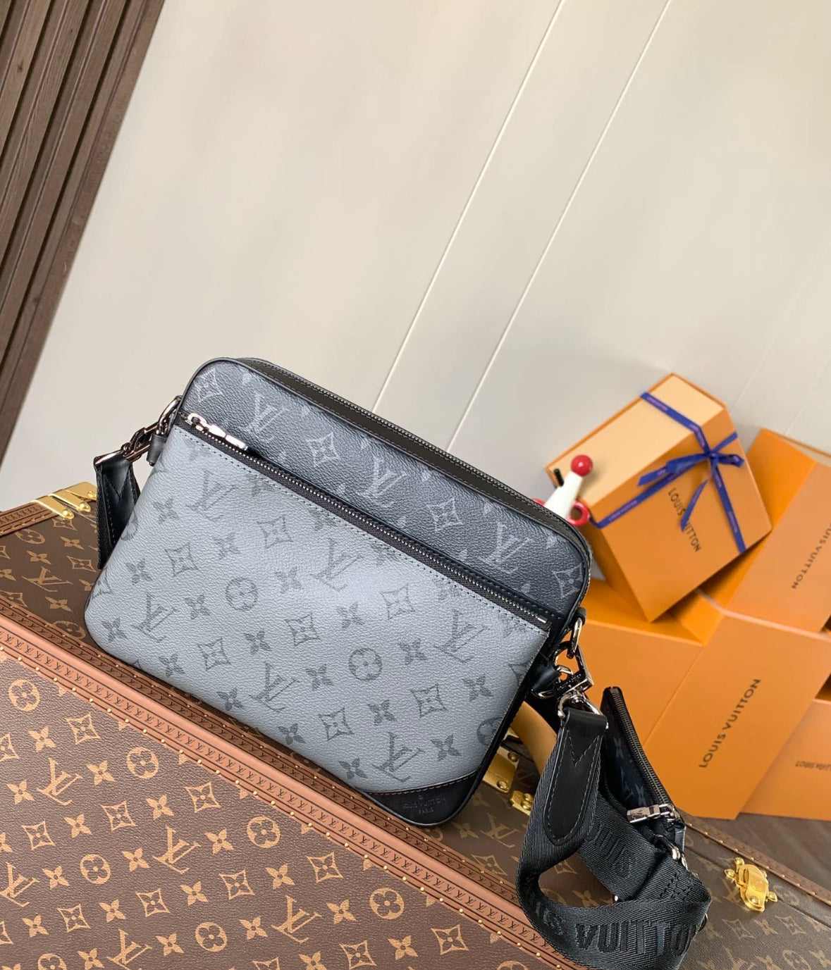 Louis Vuitton Trio Messenger Men’s Bag black and grey