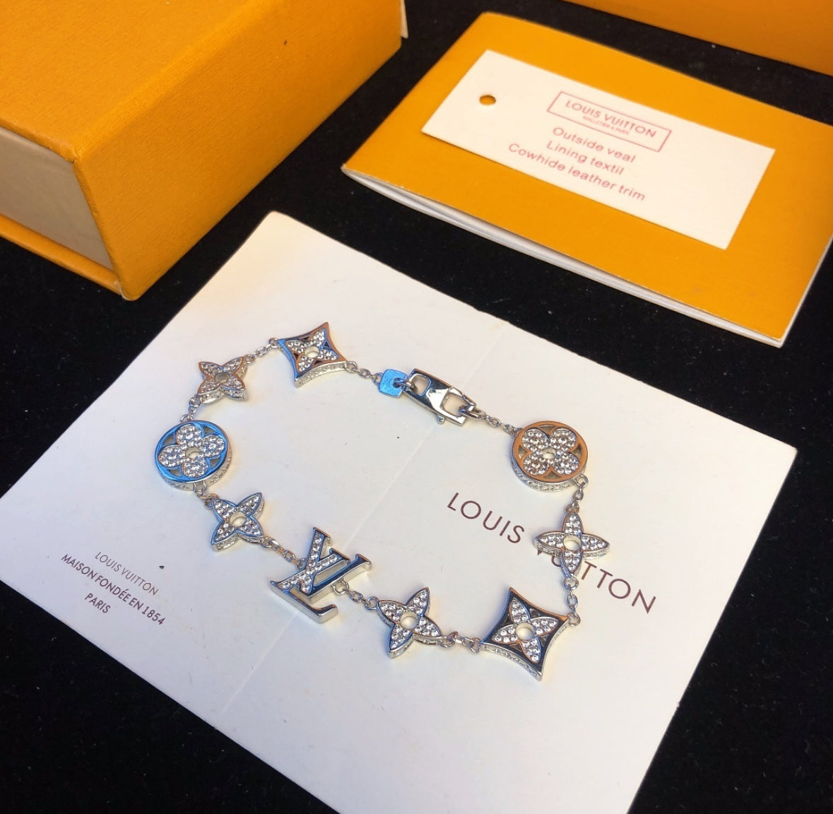 Lv braclet