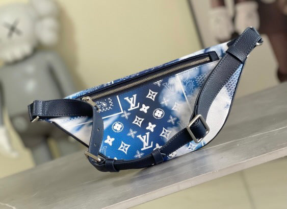Louis Vuitton bum bag Discovery pm monogram blue