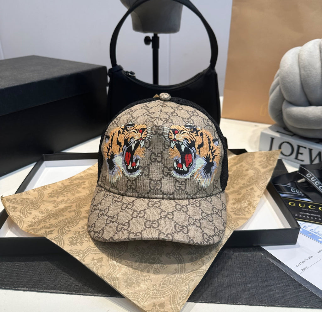 Gucci GG Supreme Tiger Print Baseball Cap