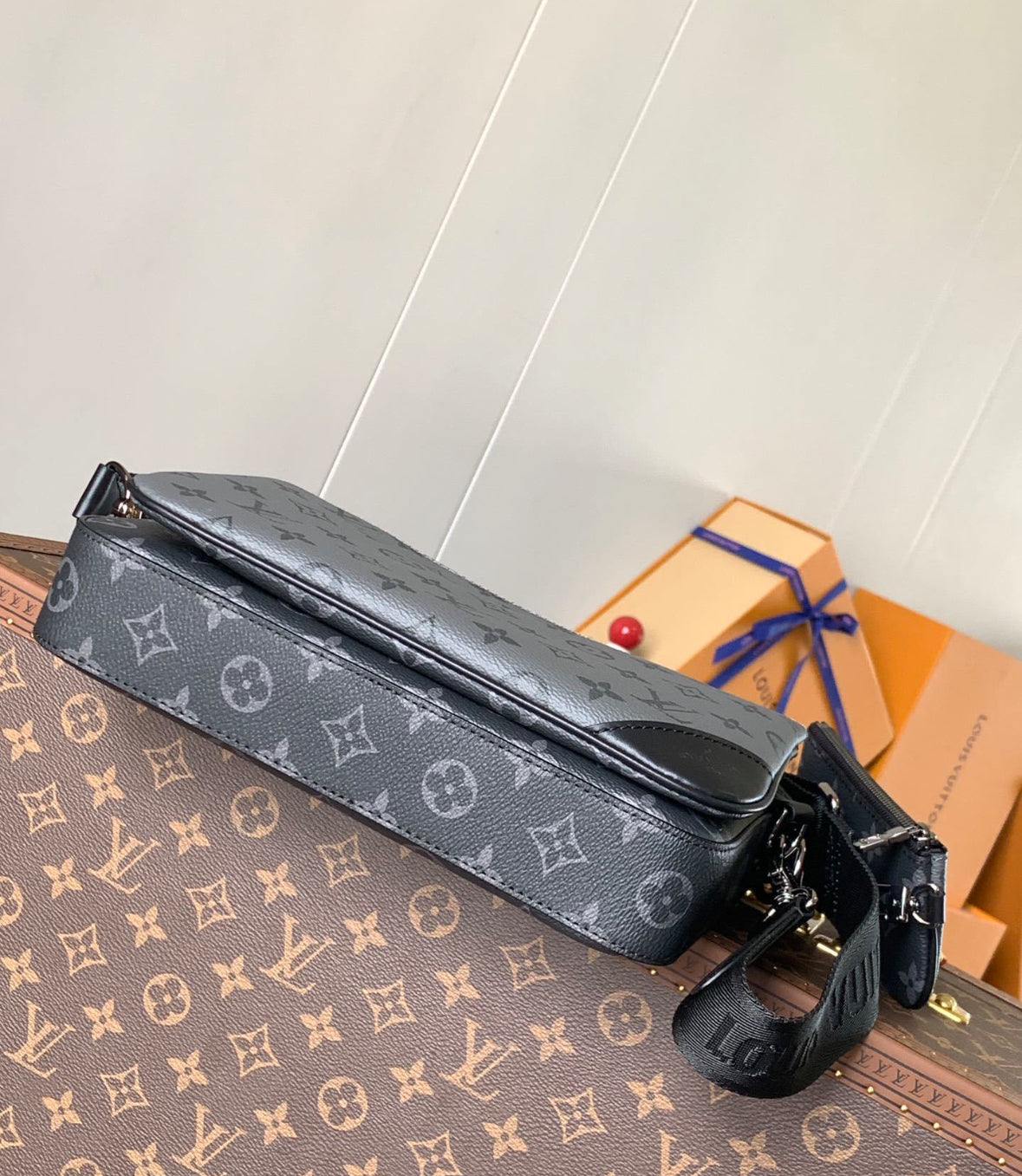 Louis Vuitton Trio Messenger Men’s Bag black and grey