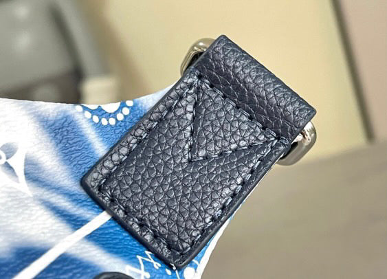 Louis Vuitton bum bag Discovery pm monogram blue