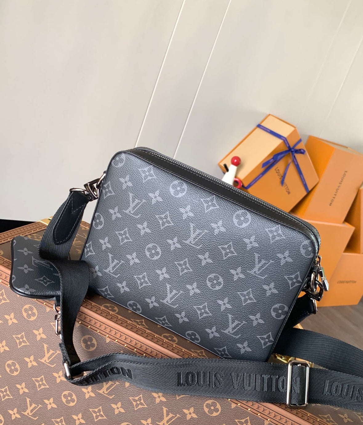 Louis Vuitton Trio Messenger Men’s Bag black and grey