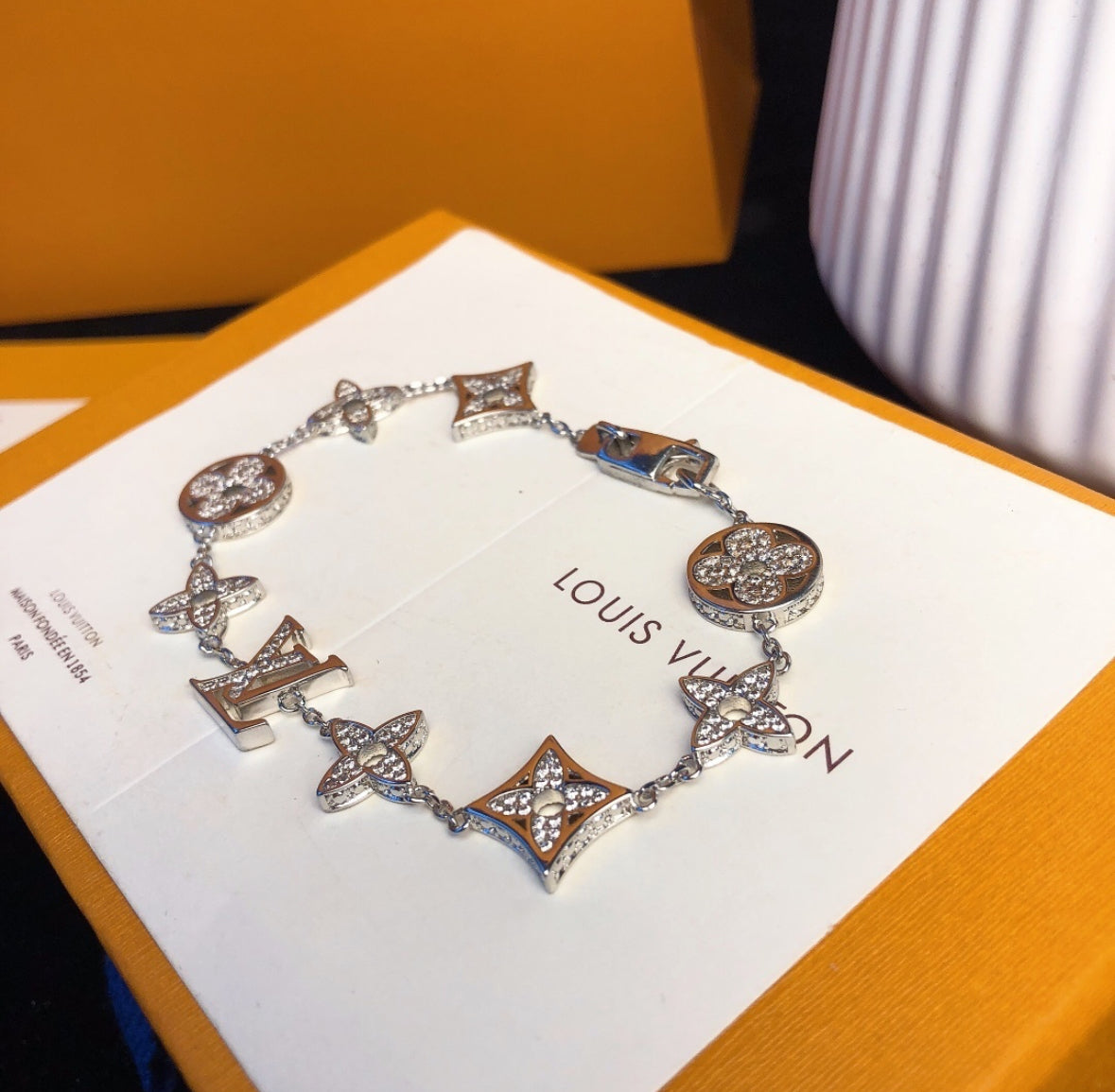 Lv braclet