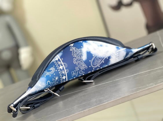 Louis Vuitton bum bag Discovery pm monogram blue