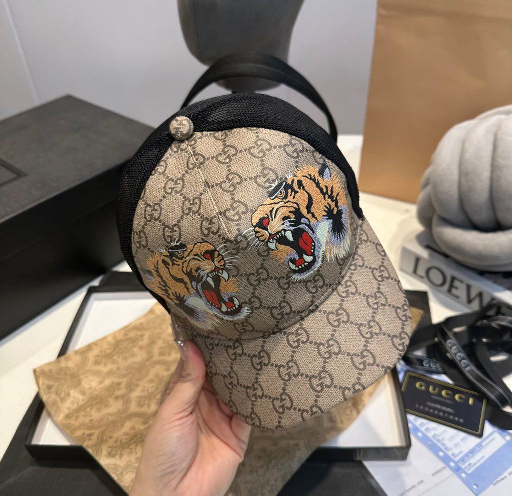 Gucci GG Supreme Tiger Print Baseball Cap