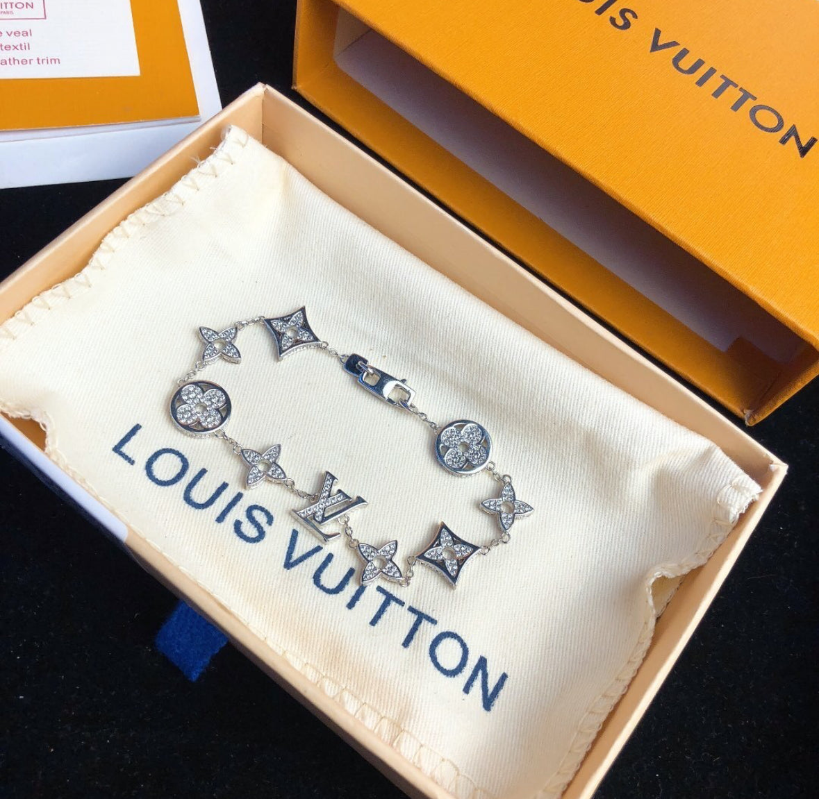 Lv braclet