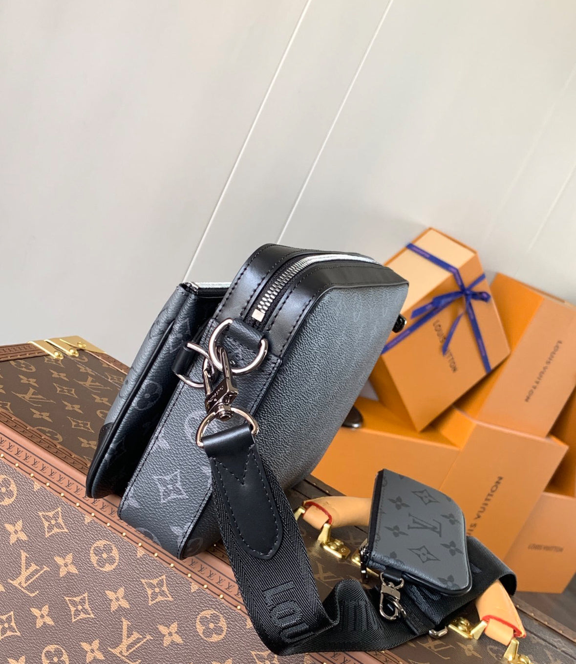 Louis Vuitton Trio Messenger Men’s Bag black and grey